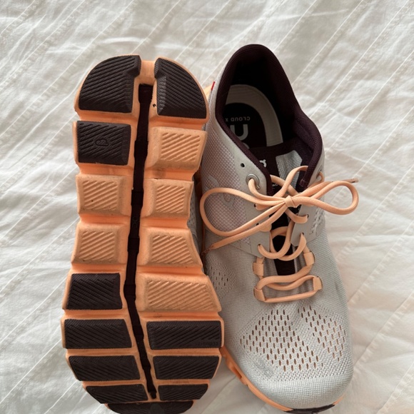 On-Running Cloud X Running Shoes - Picture 3 of 6